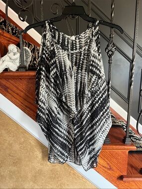My Beloved Black & White Tie-Dye Sleeveless Top Shorter Front Longer Back